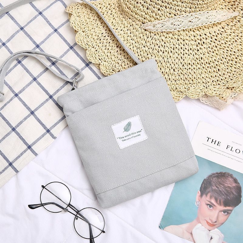 Geantă crossbody din pânză unisex, siluetă verticală pătrată, închidere cu fermoar, buzunar interior cu fermoar, buzunar interior tip patch, două bretele