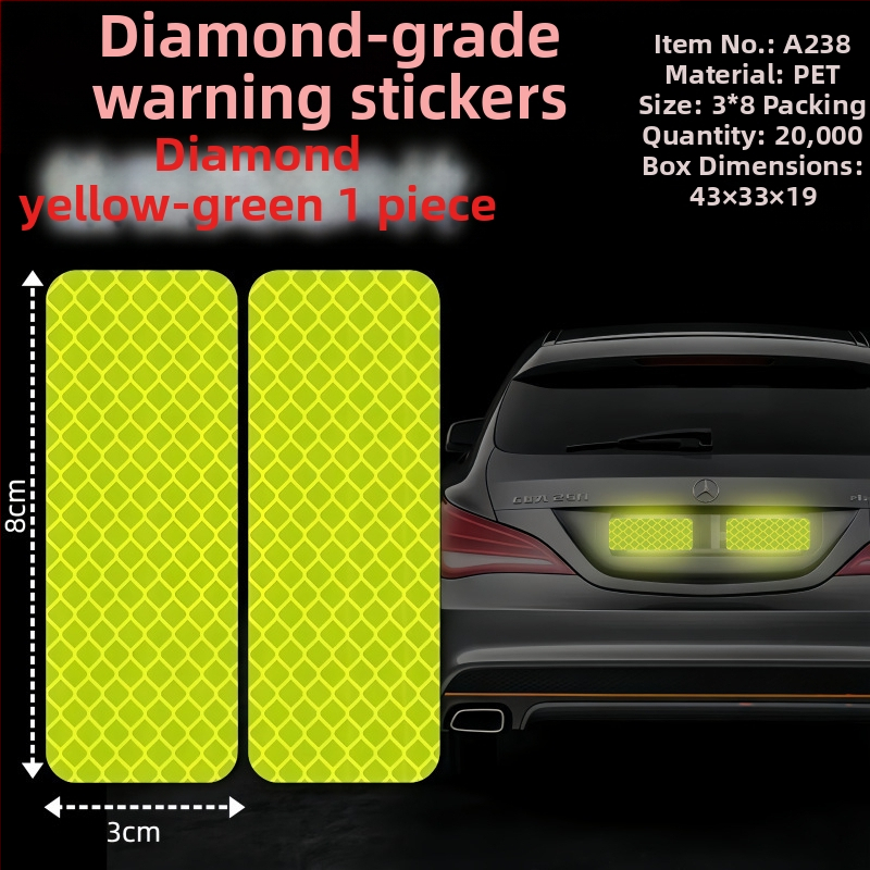 Autocolant reflectorizant auto – PET material, model semn de avertizare, cu adeziv, potrivit pentru capota față, portbagaj, plafon, geamuri și părțile laterale ale vehiculului.