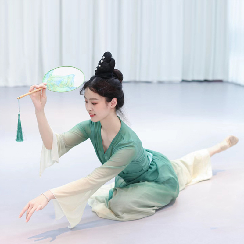 Női táncruha - folyó esésű poliészter elasztikus anyagú ruha színpadra, 18–24 évesek, 2023 nyár