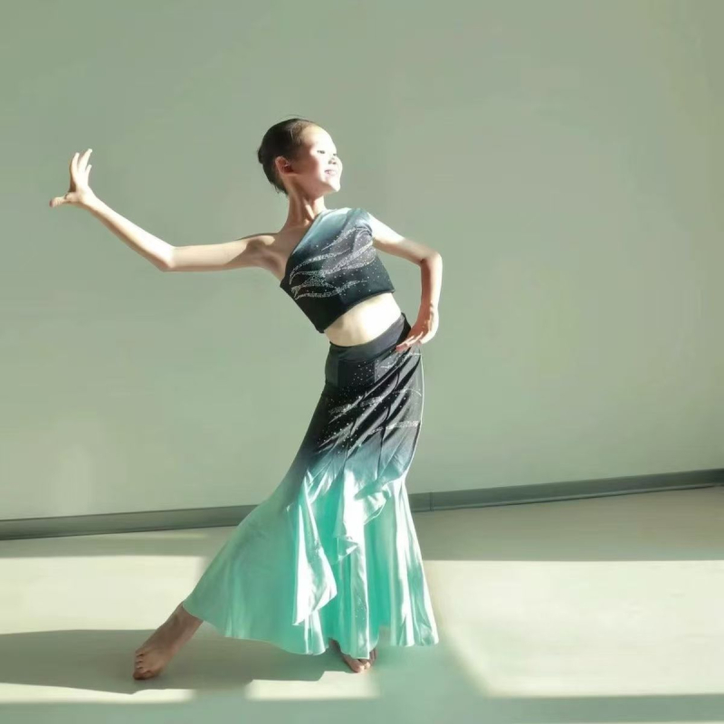 Készlet - Uniszex Spandex színpadi jelmez gyerekeknek, 2025 téli szezon, modell Q623