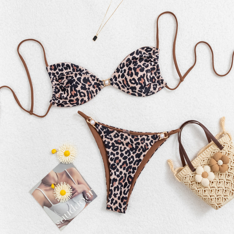 Bikini din două piese cu top triunghiular șiret și perle, cu burete la bust, material nailon, partea inferioară tip briefs