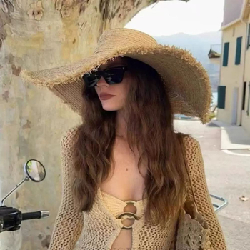 Pokrov za bikini s izrezom na leđima, pleteni poliester, s umetkom za prsa, bez rukava, elastičan i otporan, pogodan za plivanje i plažu.