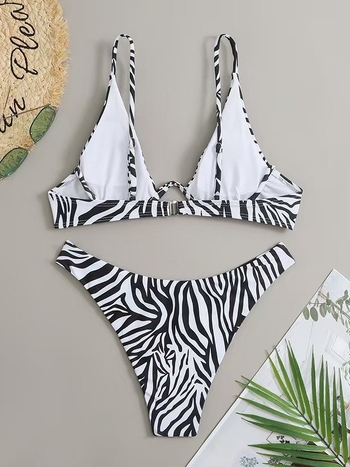 Costum de baie două piese pentru femei, cu bretele, cu sârmă sub sân și bureți, fără spate, imprimeu zebra, țesătură poliester (82% conținut) cu căptușeală poliesterică (82%)