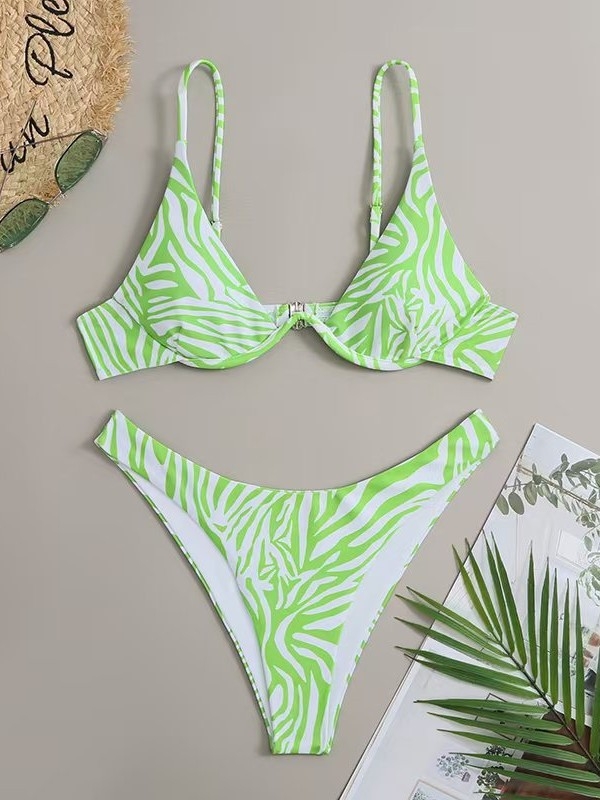 Costum de baie două piese pentru femei, cu bretele, cu sârmă sub sân și bureți, fără spate, imprimeu zebra, țesătură poliester (82% conținut) cu căptușeală poliesterică (82%)