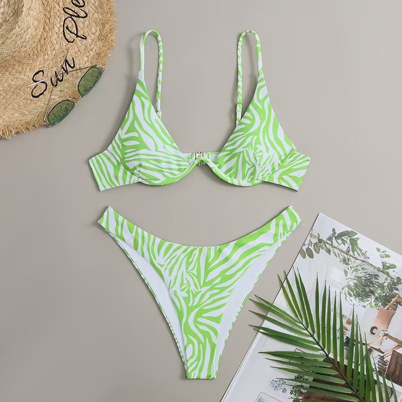 Costum de baie două piese pentru femei, cu bretele, cu sârmă sub sân și bureți, fără spate, imprimeu zebra, țesătură poliester (82% conținut) cu căptușeală poliesterică (82%)