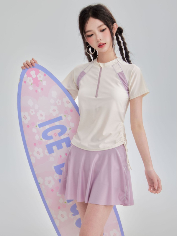 Costum de baie sport din poliester, două piese, stil tenis, croială în stil fustă coreeană, cu burete pentru bust, tăietură pătrată a picioarelor