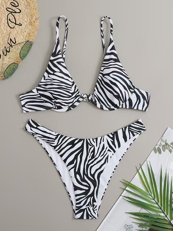 Dvojdielne dámske plavky s zebrovým vzorom, ramienka, trojuholníkový vrchný diel s výstuhou a vankúšikmi na prsia, bez chrbta, polyester