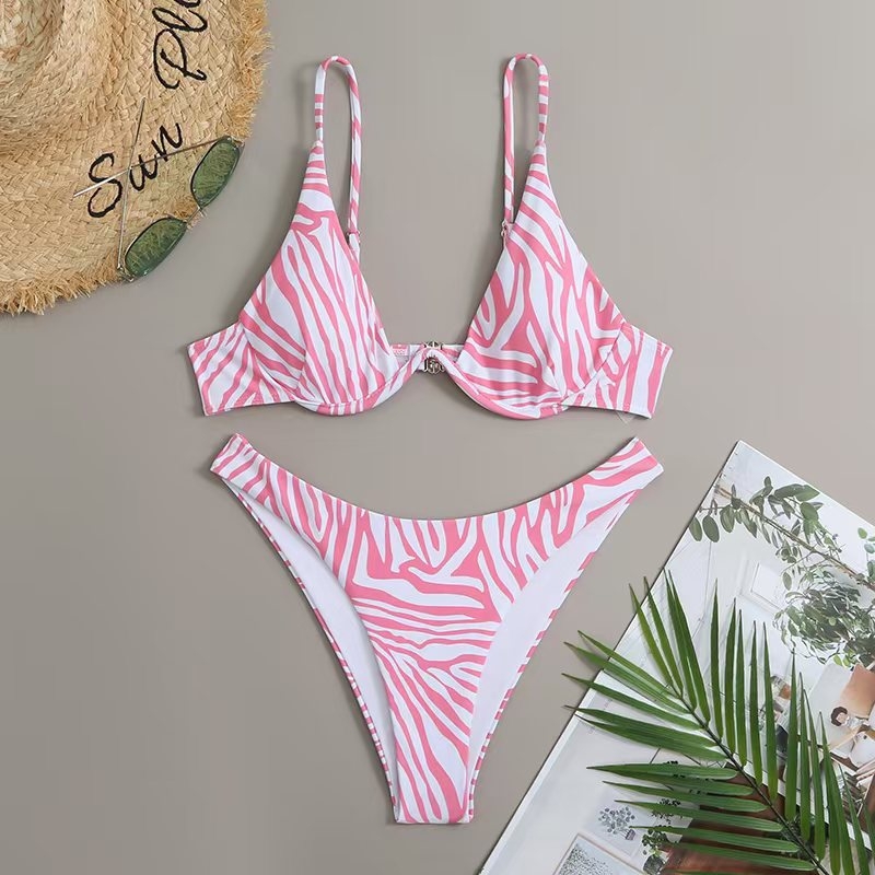 Dvojdielne dámske plavky s zebrovým vzorom, ramienka, trojuholníkový vrchný diel s výstuhou a vankúšikmi na prsia, bez chrbta, polyester