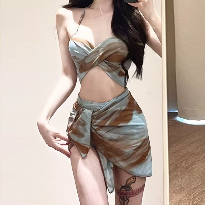 Комплект дамски бански от три части, градиентен принт, плат млечна коприна, 88% полиестер, подплънки за бюст