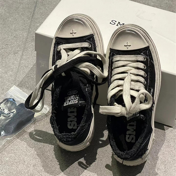 Magasító vászon sportcipő 3-7 cm-es magassággal, vastag gumitalpú, elöl fűzőzárású