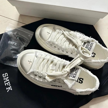 Magasító vászon sportcipő 3-7 cm-es magassággal, vastag gumitalpú, elöl fűzőzárású