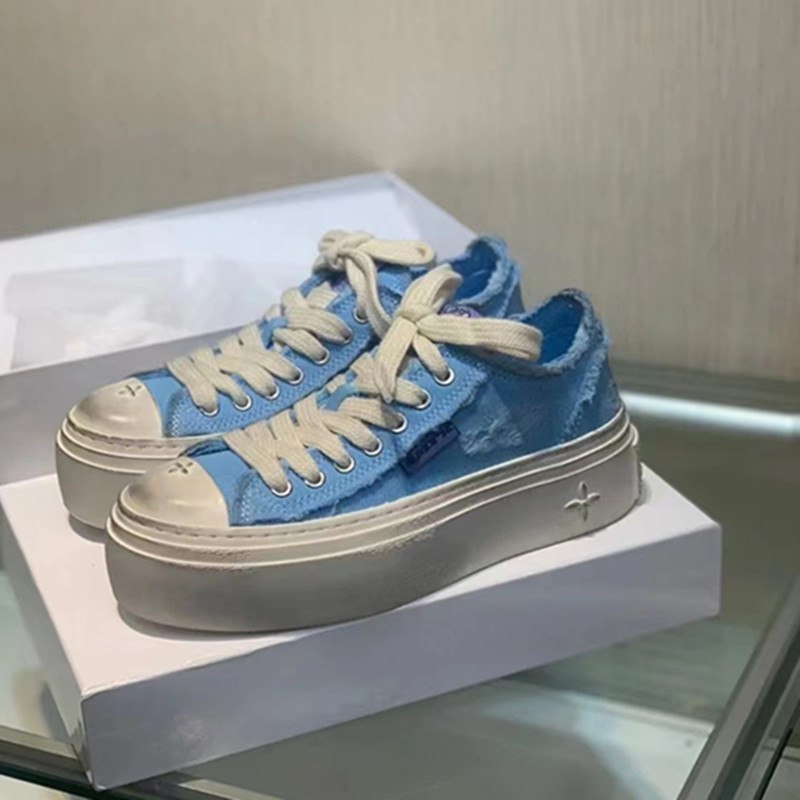 Magasító vászon sportcipő 3-7 cm-es magassággal, vastag gumitalpú, elöl fűzőzárású