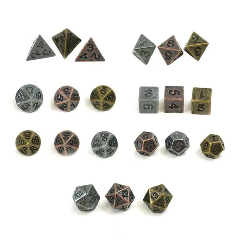 Fém mini dobókocka készlet — cinkötvözet, derékszögű stílus, négy oldalú dizájn, testreszabható feldolgozás, sakk és kártyajátékokhoz