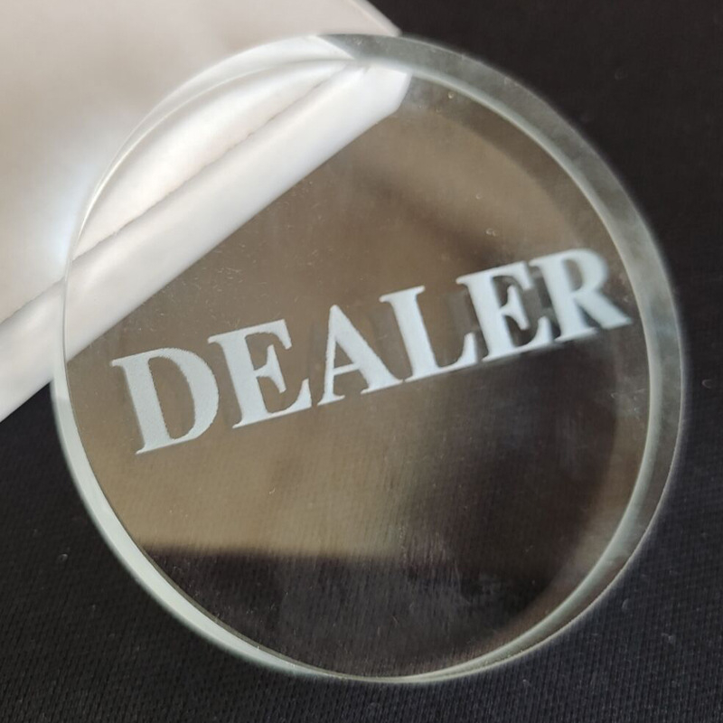 Кристални покер чипове за дилър с възможност за персонализация, 200 бр в кутия, подходящи за покер и други картови игри.