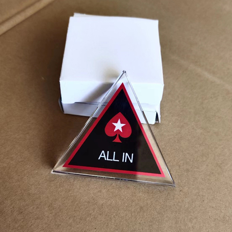 Кристални покер чипове за дилър с възможност за персонализация, 200 бр в кутия, подходящи за покер и други картови игри.