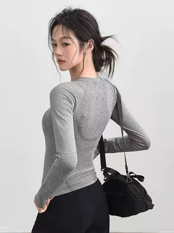 Sievietes jogas tops ar garām piedurknēm, neilona audums, sastāvs 92% neilons + 8% spandekss, tievs griezums