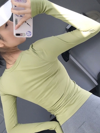 Sporta tops jogai un treniņiem, apaļas kakla līnija, garas piedurknes, ātri žūstošs, mitrumu vadot, Nylon-Spandex audums (90% Nylon, 10% Spandex), vidukļa pieguļošs piegriezums