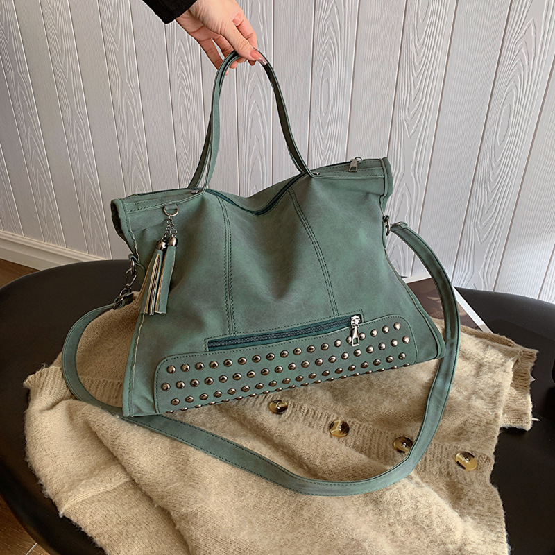 PU Tote kott horisontaalne ruudukujuline kuju, tõmbluku avamine, sisemine zip-tasku, keskmine kõvadus