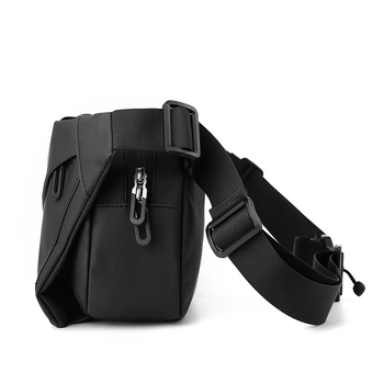 Vyrų krūtinės kišenė crossbody – odos plėvelė, atspari vandeniui, vientisas raštas, poliesterio pamušalas, rudens 2023