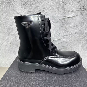 Férfi Martin csizmák, marhabőr felsőrész, gumitalp, elöl kötős zárás, alacsony négyzetes sarok 1–3 cm, téli modell