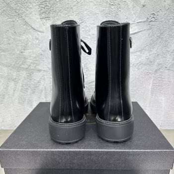 Férfi Martin csizmák, marhabőr felsőrész, gumitalp, elöl kötős zárás, alacsony négyzetes sarok 1–3 cm, téli modell