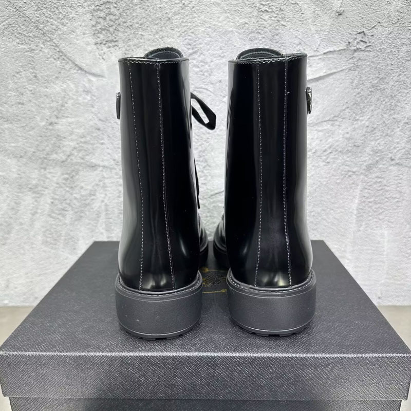 Férfi Martin csizmák, marhabőr felsőrész, gumitalp, elöl kötős zárás, alacsony négyzetes sarok 1–3 cm, téli modell