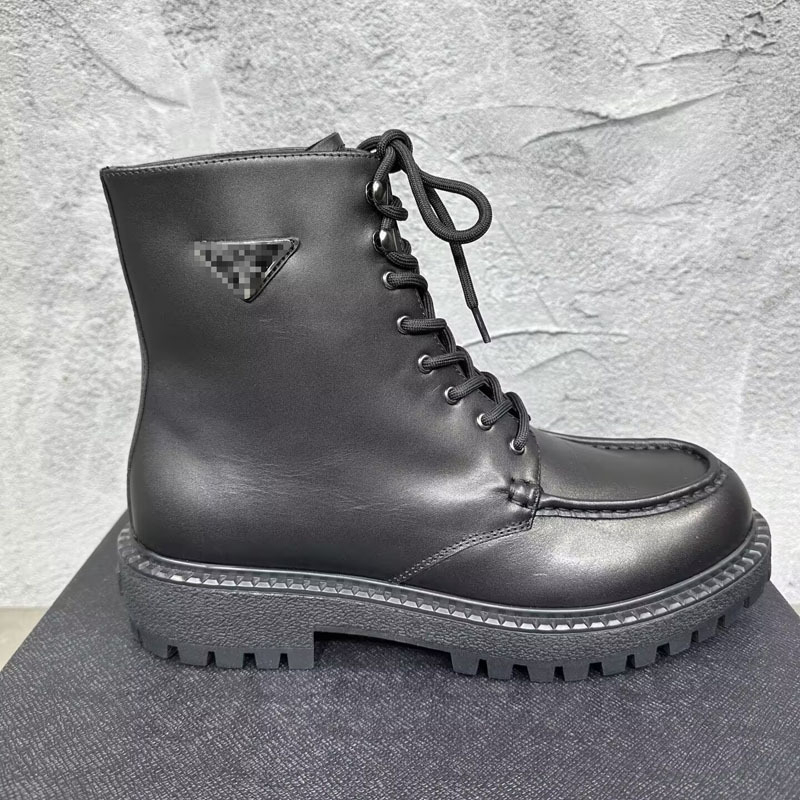 Férfi Martin csizmák, marhabőr felsőrész, gumitalp, elöl kötős zárás, alacsony négyzetes sarok 1–3 cm, téli modell