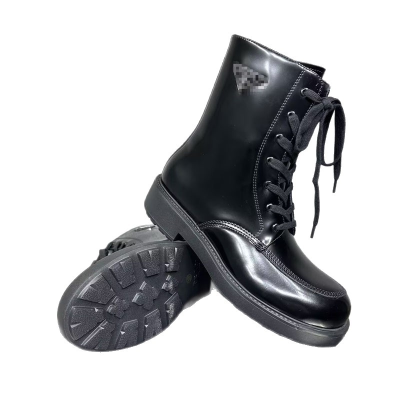 Férfi Martin csizmák, marhabőr felsőrész, gumitalp, elöl kötős zárás, alacsony négyzetes sarok 1–3 cm, téli modell