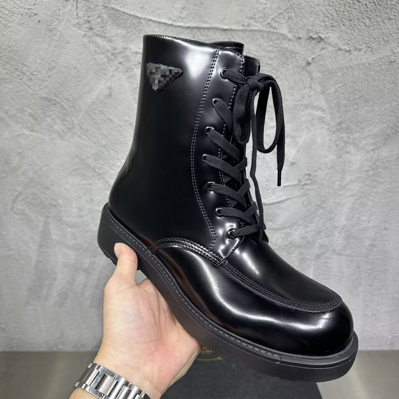 Férfi Martin csizmák, marhabőr felsőrész, gumitalp, elöl kötős zárás, alacsony négyzetes sarok 1–3 cm, téli modell