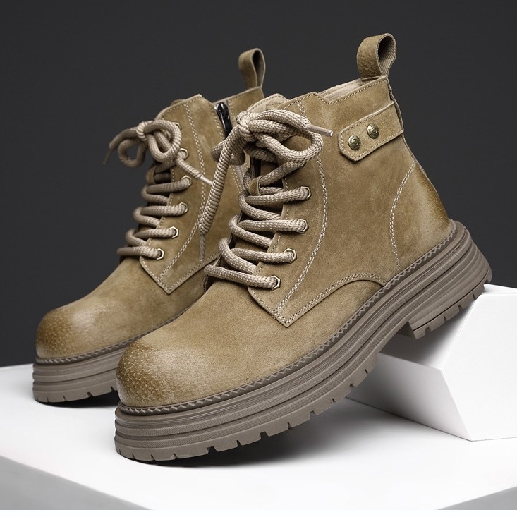 Muške Martin čizme od svinjske kože s gumenom sole, zaobljeni vrh, niski pet (1–3 cm), britanski stil