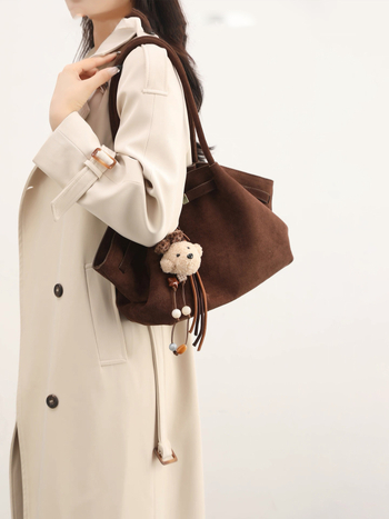 Unisex tote taška z velúru, horizontálny štvorcový tvar, zapínanie na zips a vnútorná kapsa na zips