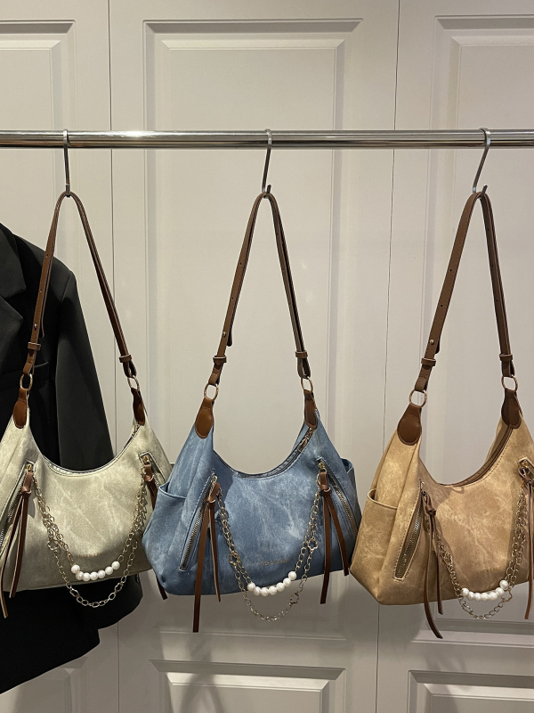 PU bőrből készült női táska, keresztpántos vállon át, függőleges téglalap alakú forma, cipzáras nyitás, belső telefontartó zseb