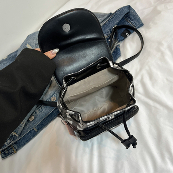 Мини раница с PU материал, градски стил, магнитно закопчаване, полиестерна облицовка, вътрешен джоб за мобилен телефон