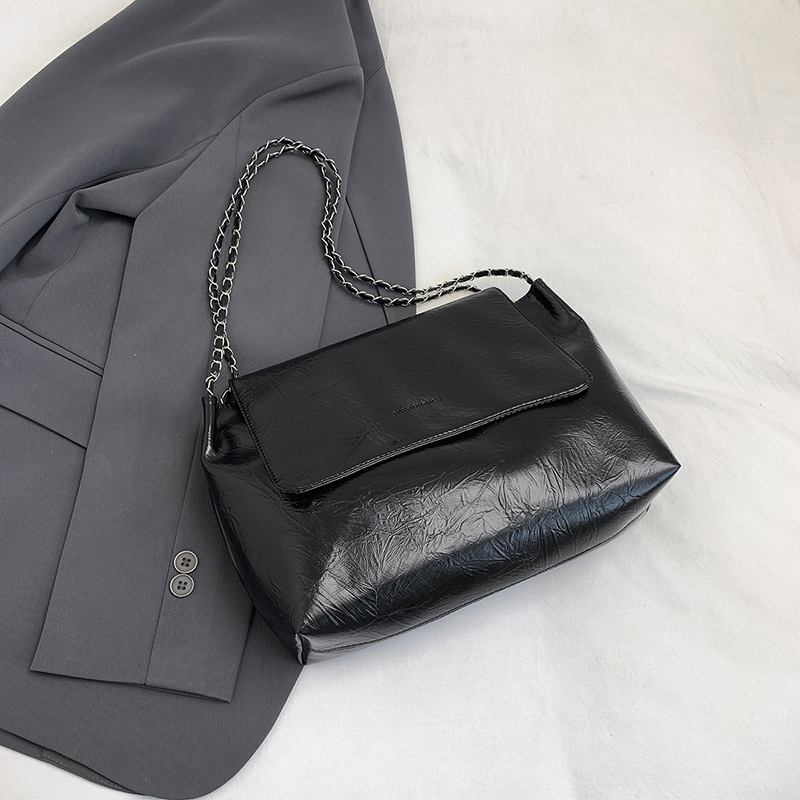 Lančasta Tote torba – gradski stil, PU materijal, horizontalni kvadratni oblik, zatvaranje poklopcem, poliester podstava