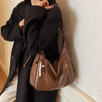 Naiste tote kott, linnalise minimalistliku stiiliga, PU nahk, polüestri vooder, tõmblukk avamine, sisemine tõmblukuga tasku, horisontaalne ruudu kuju, üks õlarihm, sobib crossbody kasutamiseks, sügisel 2025 väljaanne