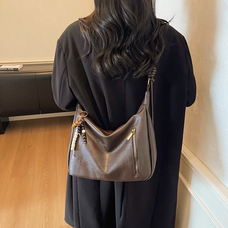 Naiste tote kott, linnalise minimalistliku stiiliga, PU nahk, polüestri vooder, tõmblukk avamine, sisemine tõmblukuga tasku, horisontaalne ruudu kuju, üks õlarihm, sobib crossbody kasutamiseks, sügisel 2025 väljaanne