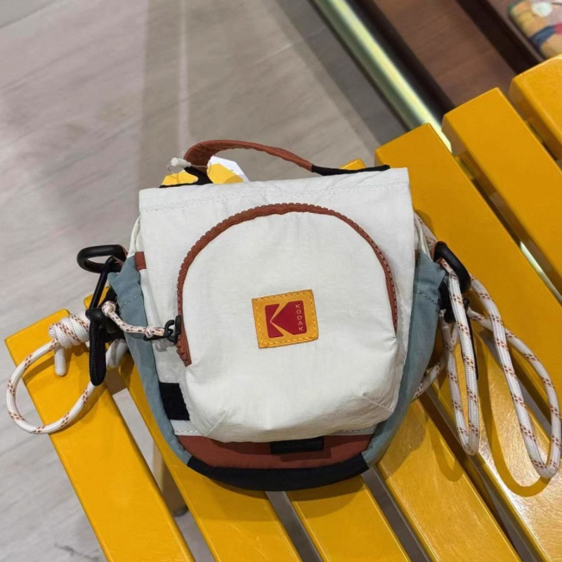 Nylon plecu soma ar korejiešu dizainu, ūdensizturīga, tilpums zem 20 L, rudens 2025