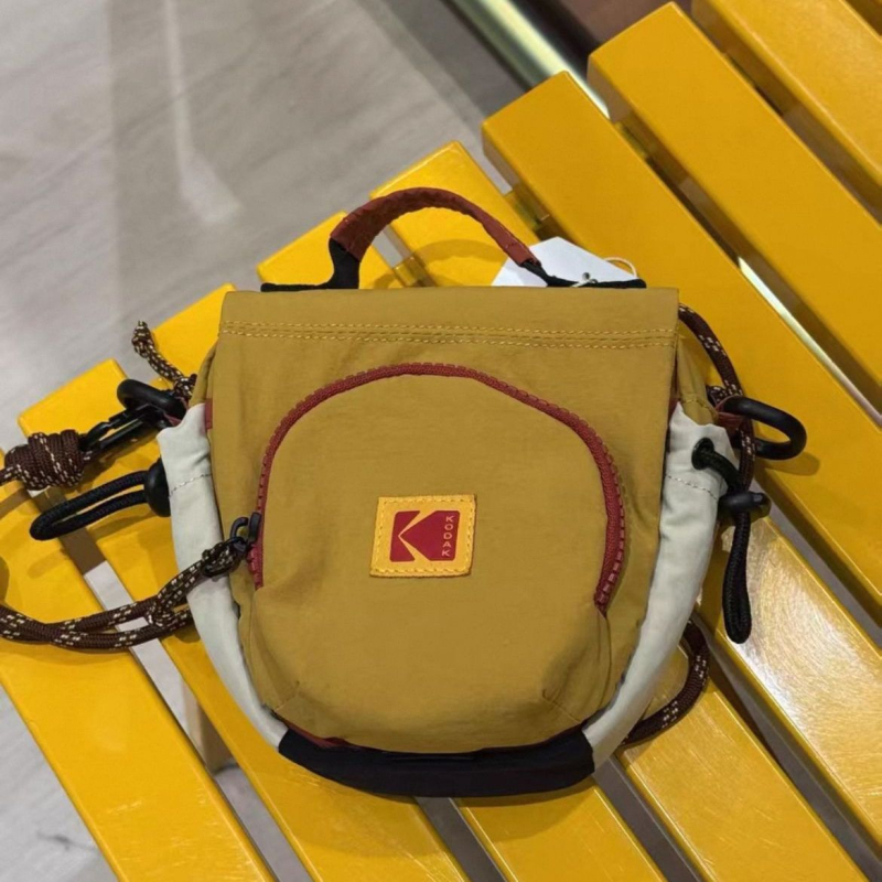 Nylon plecu soma ar korejiešu dizainu, ūdensizturīga, tilpums zem 20 L, rudens 2025