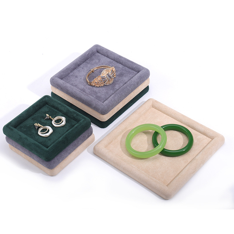 Fából készült ékszer kiállító tál, egyrétegű, egységes megjelenés, összekapcsolt kivitelezés