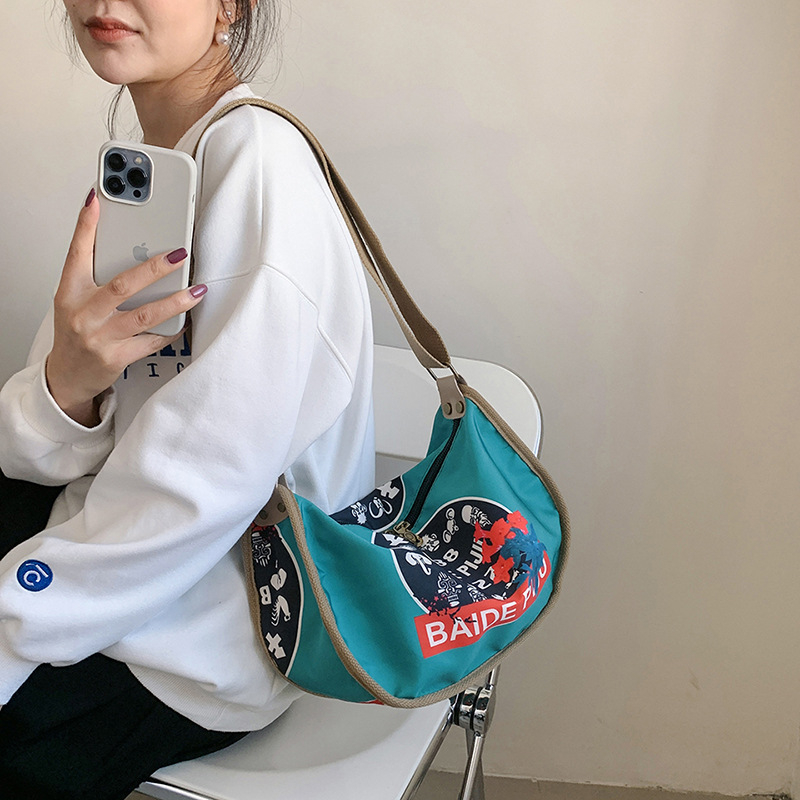 Dumpling oblik crossbody torba, najlon, patentni zatvarač, jedan remen za rame, trodimenzionalni vanjski dio
