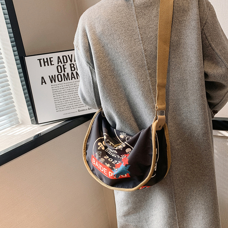 Dumpling oblik crossbody torba, najlon, patentni zatvarač, jedan remen za rame, trodimenzionalni vanjski dio