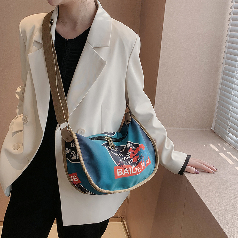 Dumpling oblik crossbody torba, najlon, patentni zatvarač, jedan remen za rame, trodimenzionalni vanjski dio