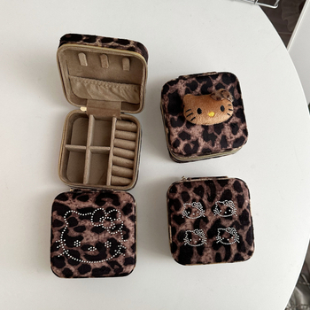 Kutija za nakit s leopard uzorkom od velura, zatvarač i odjeljci, stolni organizator, plastična konstrukcija