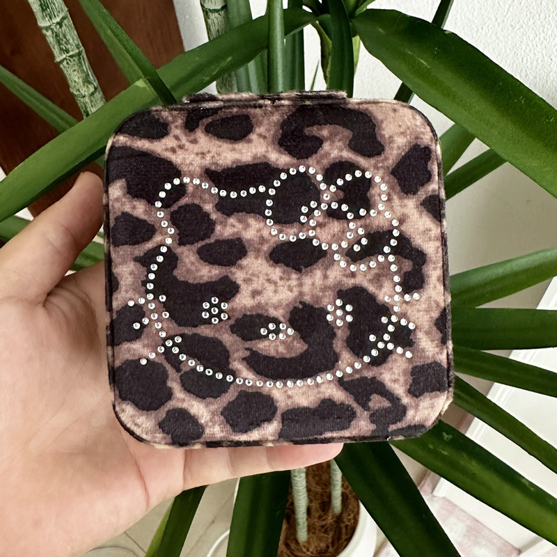 Kutija za nakit s leopard uzorkom od velura, zatvarač i odjeljci, stolni organizator, plastična konstrukcija