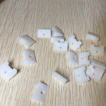 Дървен стенен часовник — хардуер за заден закопчалник и горна пластмасова закопчалка със винтове; корпус: пластмаса; механизъм: частици; персонализиране на обработката; лицензиран частен етикет