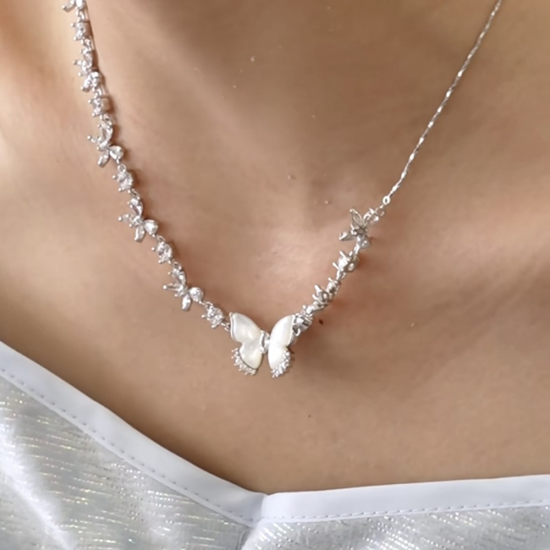 Ogrlica s geometrijskim oblikom i nepravilnim lancem, bakreni privjesak