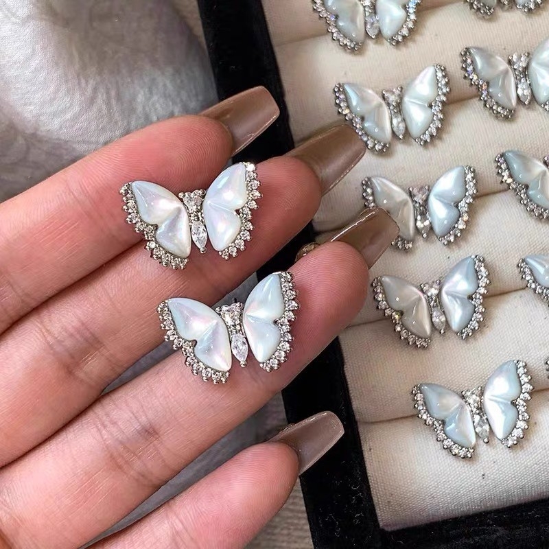 Ogrlica s geometrijskim oblikom i nepravilnim lancem, bakreni privjesak