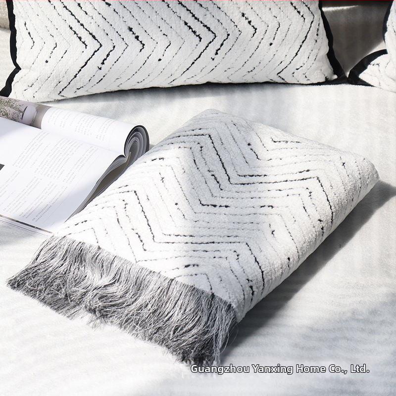 Puuvillane voodiäärne pleed Skandinaavia stiil, geomeetrilise abstraktsiooni mustriga, logoga trükitud, kohandatav, hotellikvaliteet.