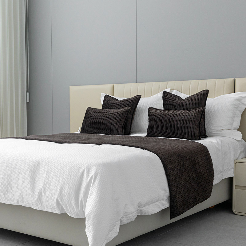 Hotellitoa voodi dekorekomplekt: voodiäärne lint ja padjad – materjal: polüester; stiil: kerge luksus; muster: ühevärviline; stiili positsioon: hotell