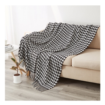 Pletena kauč deka s uzorkom Houndstooth, geometrijski uzorak, jednostavan moderni skandinavski stil; skupljanje 2-3%, postojanost boje 2-3%